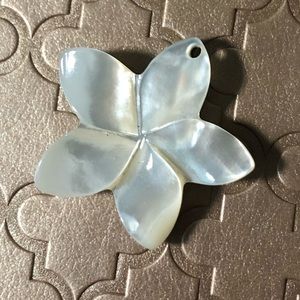 Hawaiian shell flower pendant
